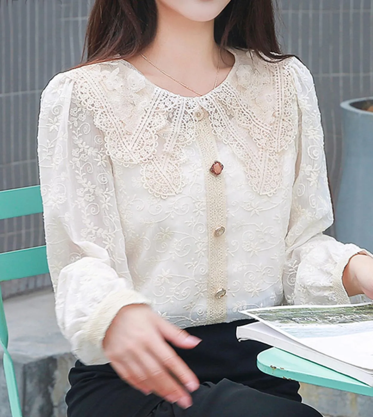 New Autumn Lace Shirt Ladies Vintage Elegante Lanterna Abiti a maniche lunghe Pizzo Bottoni sottili Donna Top Blusas 11056shir